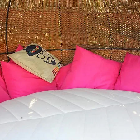 Vankos Bed and Breakfast 2*