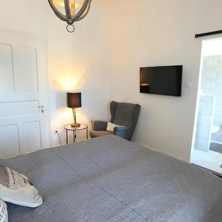 Vankos Bed and Breakfast