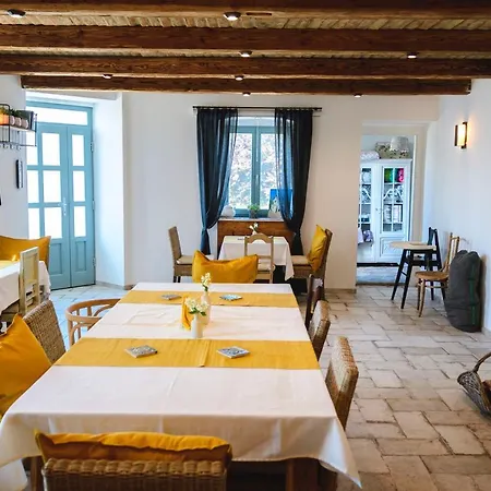 Vankos Bed and Breakfast