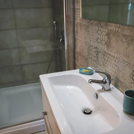 فندق مبيت وإفطار Vankos 3*