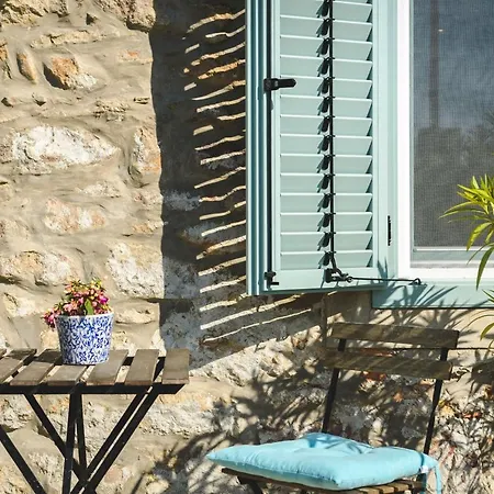 Vankos Bed and Breakfast