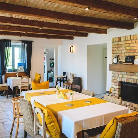 فندق مبيت وإفطار Vankos 3*