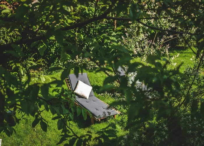 לינה וארוחת בוקר Vankos 3*