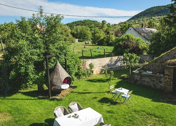 Vankos Bed & Breakfast 3*